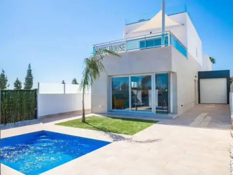 Chalet en Los Alcázares