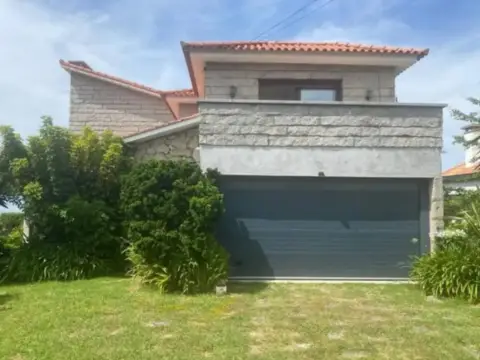 Chalet en Alcabre-Navia-Comesaña