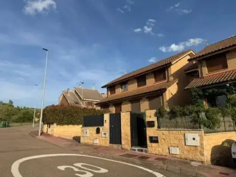Chalet en Sariegos