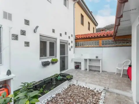 Chalet en calle Mieres - Barrio Vinuela, 12