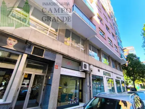 Local comercial en calle de Estrada