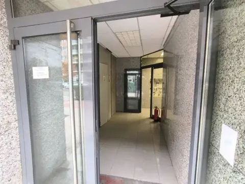 Local comercial en Avenida del Cardenal Cisneros