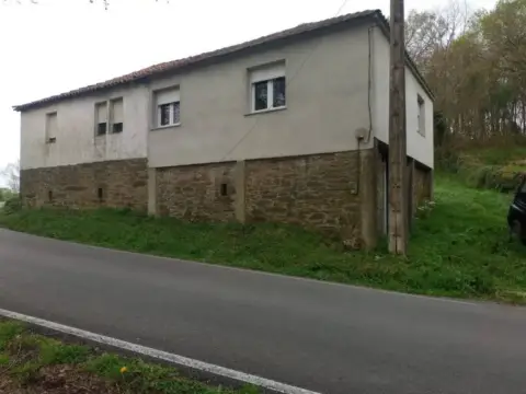 Chalet en Barrio de Currelos