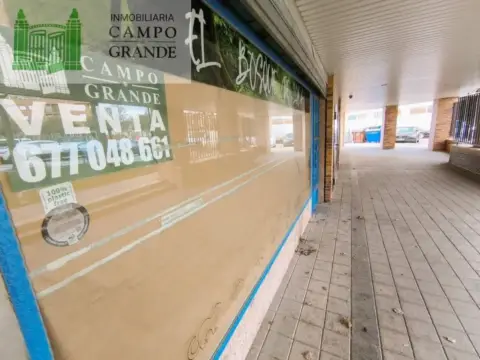 Local comercial en calle de Clara Campoamor