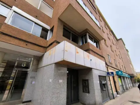 Local comercial en Avenida del Cardenal Cisneros
