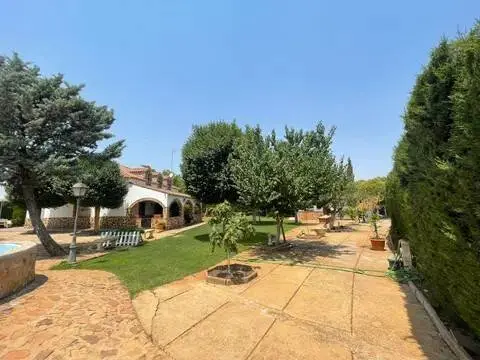 Chalet en Área Rural-Valverde-Las Casas