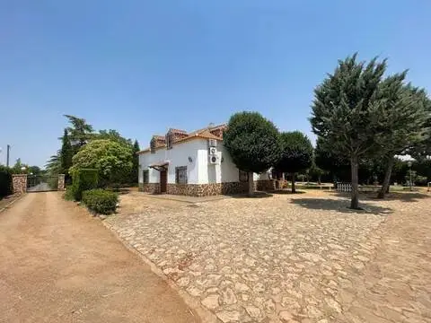 Chalet en Área Rural-Valverde-Las Casas