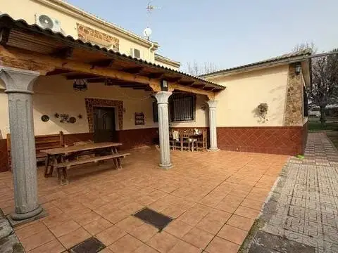 Chalet en Plaza de Toros-La Guija-Santa María-Ciudad Jardín-Los Rosales