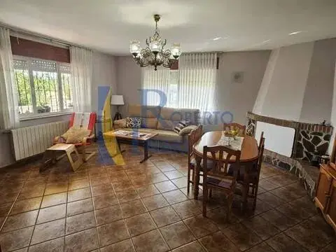 Chalet en Pobladura de Pelayo García