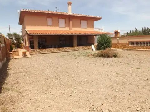 Chalet en Cúllar Vega