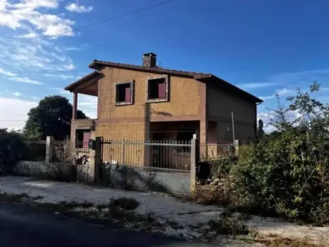 Chalet en Carballedo