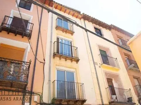 Casa adosada en calle de Tudela