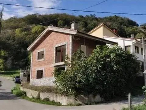Casa rústica en Lena