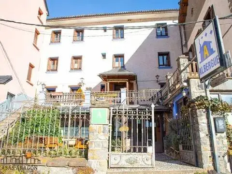 Casa adosada en calle N-260A, 3