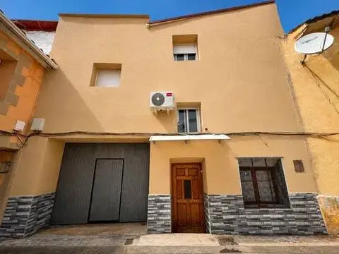 Casa adosada en La Almunia de Doña Godina