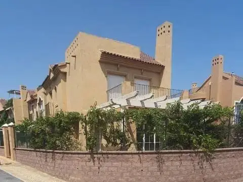 Chalet en calle Orfebres de Riviera