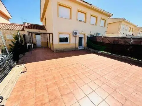Casa adosada en Zarza de Tajo