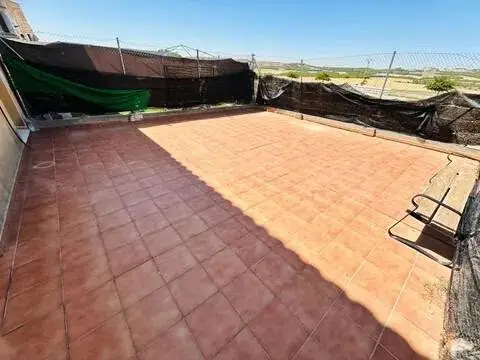 Casa adosada en Zarza de Tajo