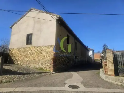 Chalet en Garrafe de Torío