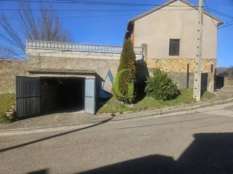 Chalet en Garrafe de Torío