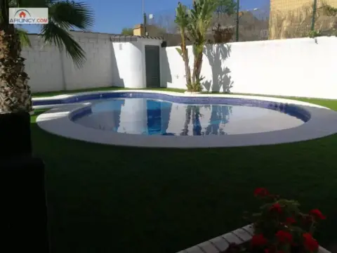 Chalet en Dos Hermanas