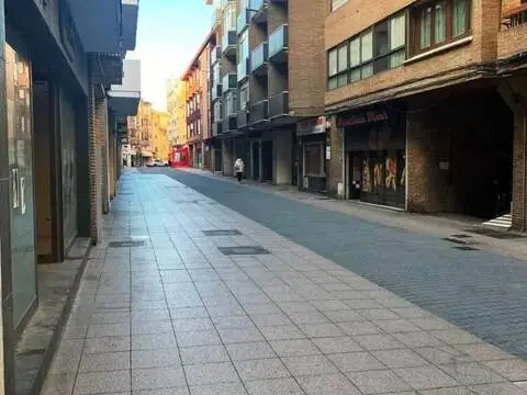 Local comercial en calle de Valentín Calderón