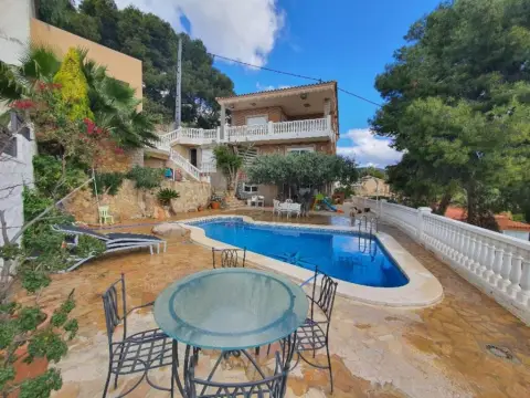 Chalet en Sin Detalles