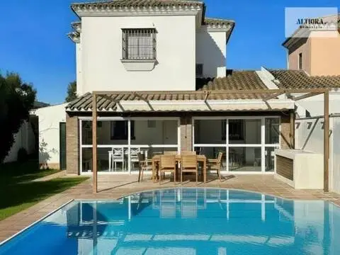 Chalet en Núcleo Urbano-Urbanizaciones