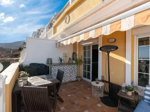 Casa adosada en calle Lucero