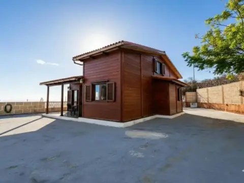 Chalet en Lomo de Mena