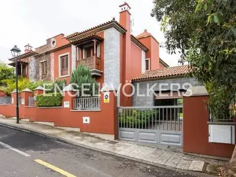 Casa en Casas Altas
