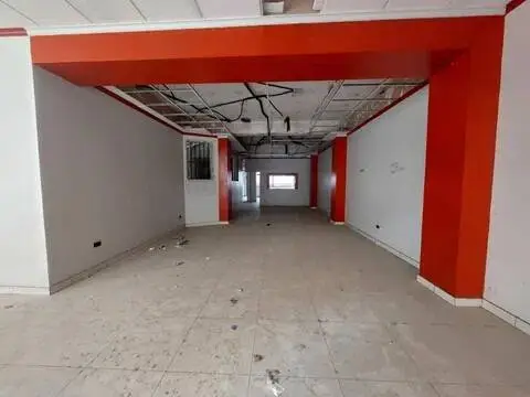 Local comercial en Carrer Abat Sola