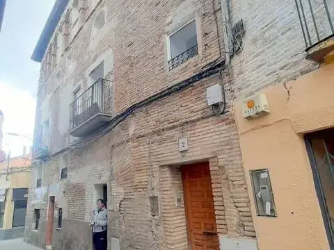Casa adosada en calle del Barrio Bajo