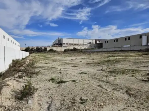 Terreno en calle Huesca