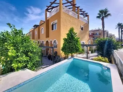 Chalet en Los Alcázares