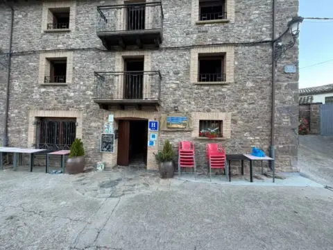 Edificio en calle Baja