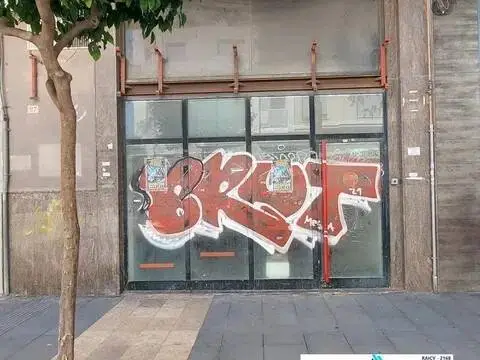 Local comercial en Carrer Magistrat Català