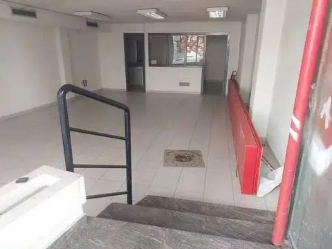 Local comercial en Carrer Magistrat Català