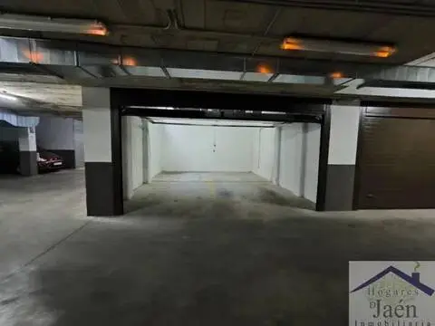 Garaje en calle de Aurea Galindo