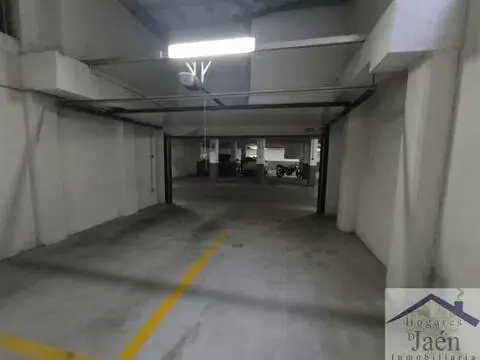 Garaje en calle de Aurea Galindo