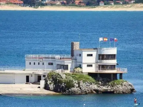 Edificio en Castilla-Hermida