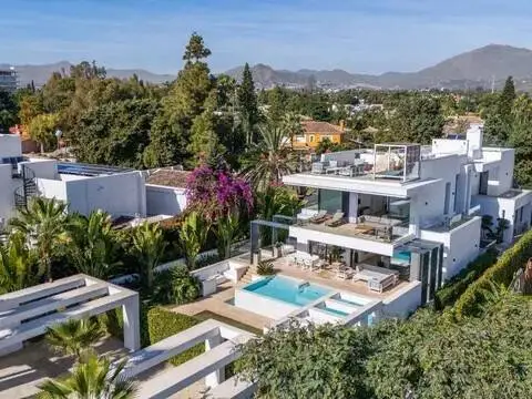 Chalet en El Paraíso-Atalaya-Benamara