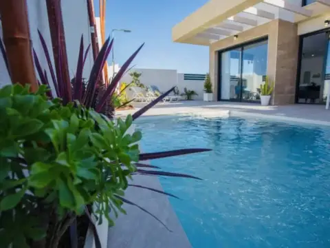 Chalet en Los Montesinos