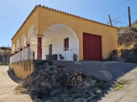 Casa rústica en calle Miguel Sánchez Navarro