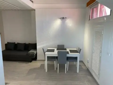 Piso en calle calle de La Fuente del Tesoro, 573