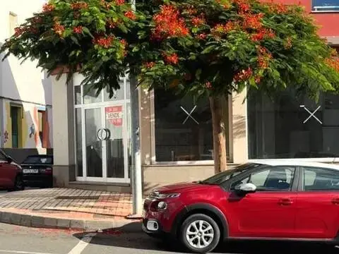 Local comercial en calle de la República Argentina