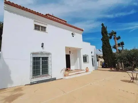 Chalet en Los Gallardos