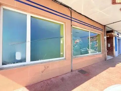 Local comercial en Los Corrales de Buelna