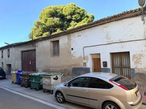 Chalet in La Puebla de Alfindén