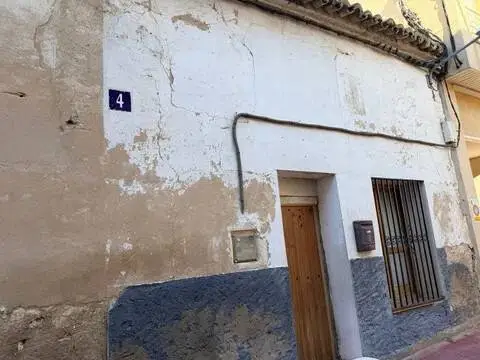 Chalet in La Puebla de Alfindén